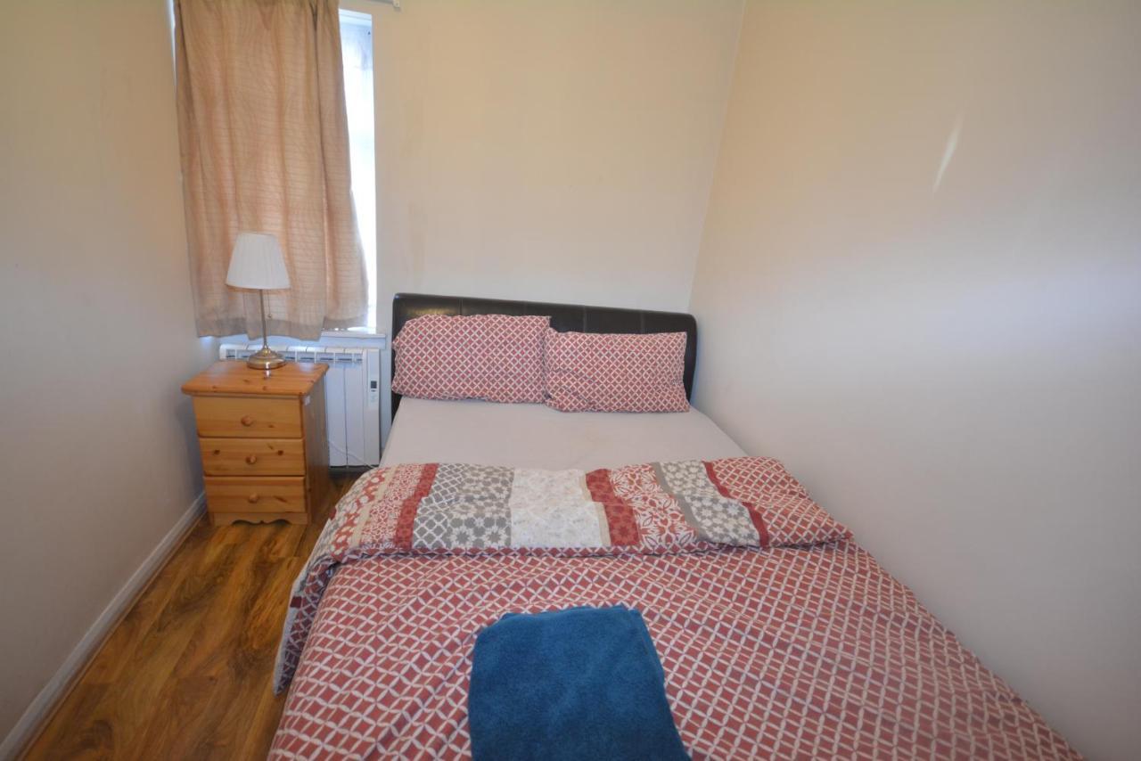 London Deluxe 6 Bedroom House Dagenham Bagian luar foto