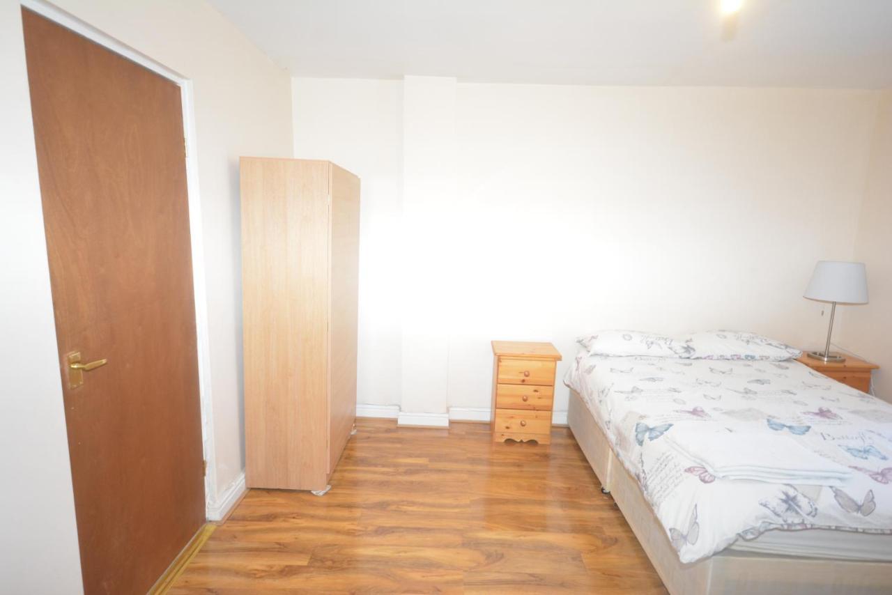 London Deluxe 6 Bedroom House Dagenham Bagian luar foto