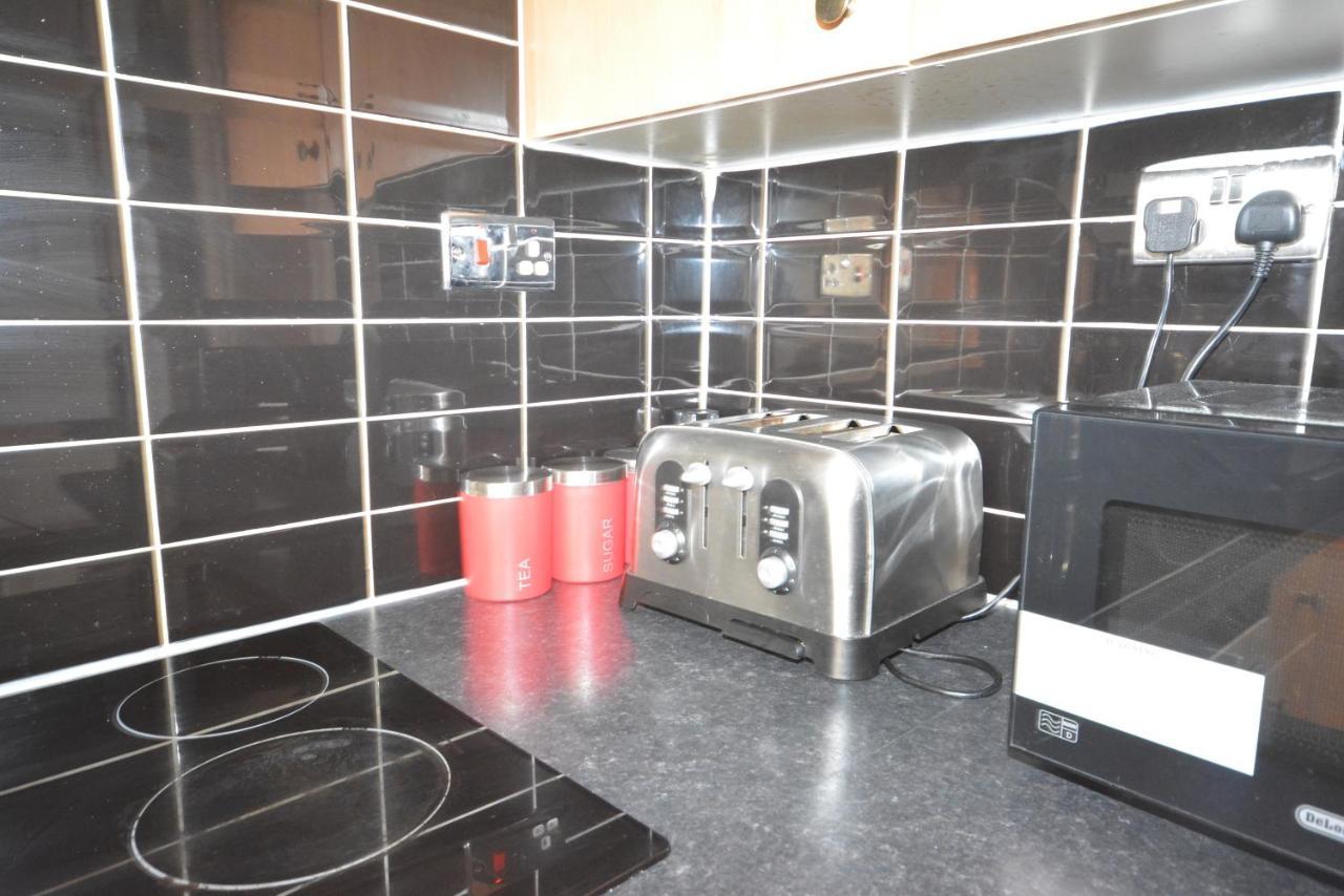 London Deluxe 6 Bedroom House Dagenham Bagian luar foto