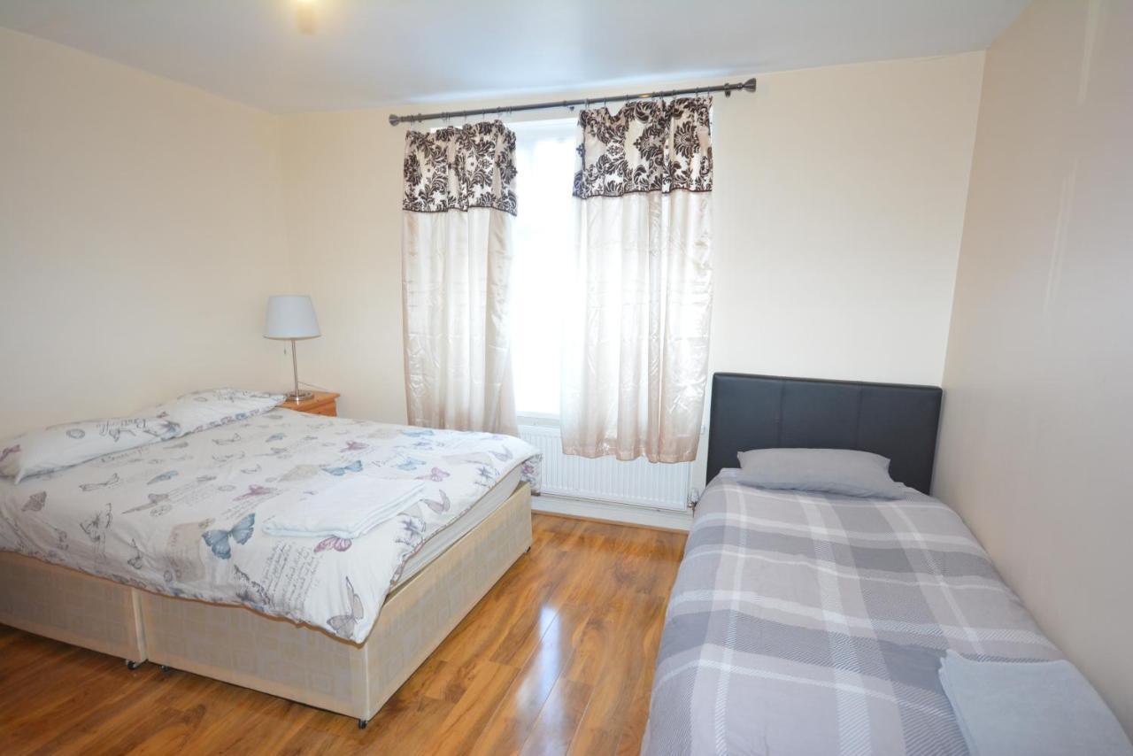 London Deluxe 6 Bedroom House Dagenham Bagian luar foto