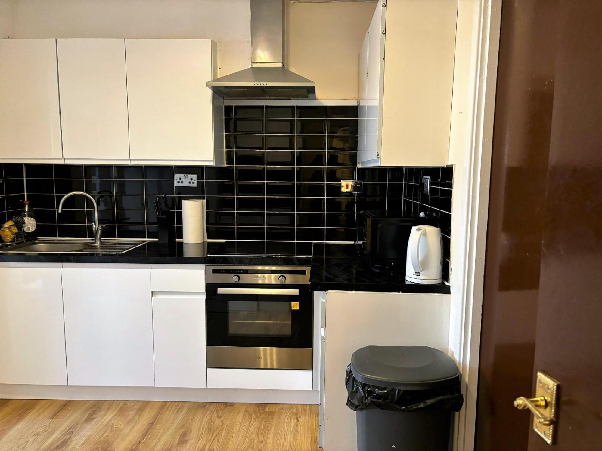 London Deluxe 6 Bedroom House Dagenham Bagian luar foto