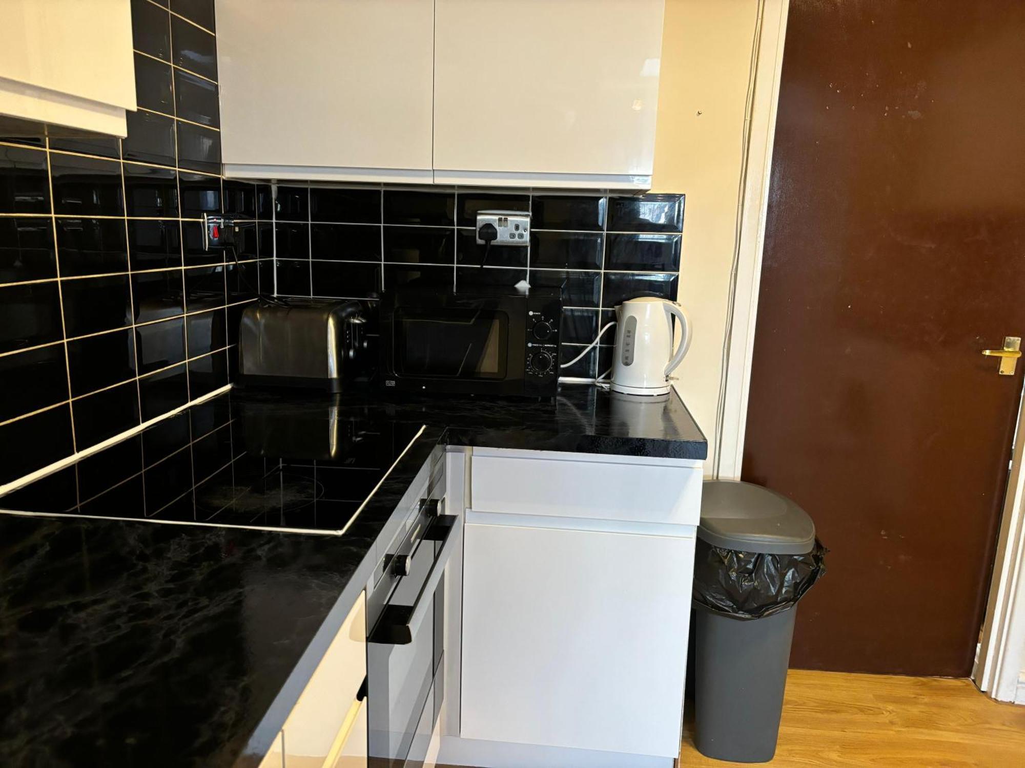 London Deluxe 6 Bedroom House Dagenham Bagian luar foto